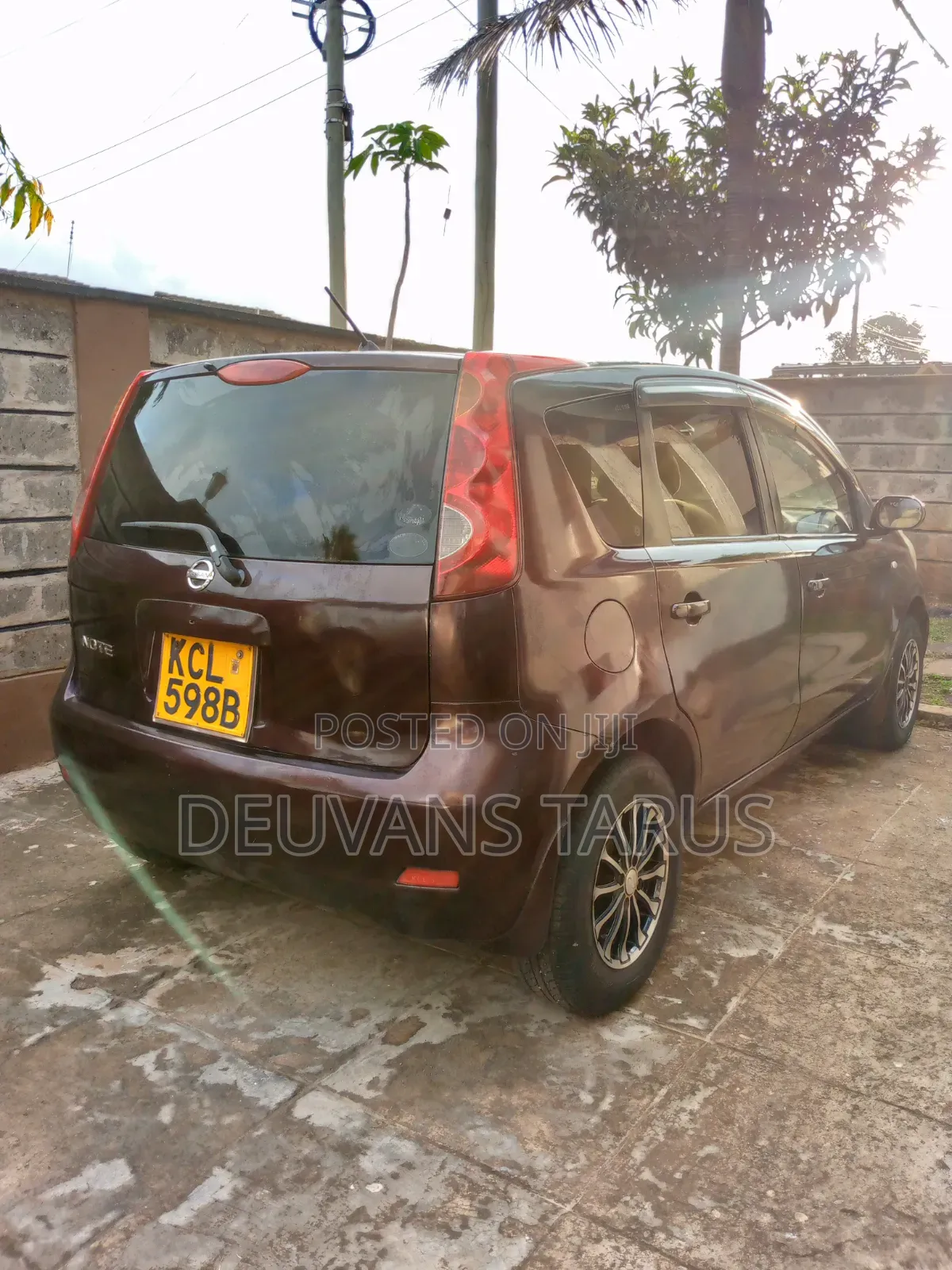 Nissan Note 2010 Maroon