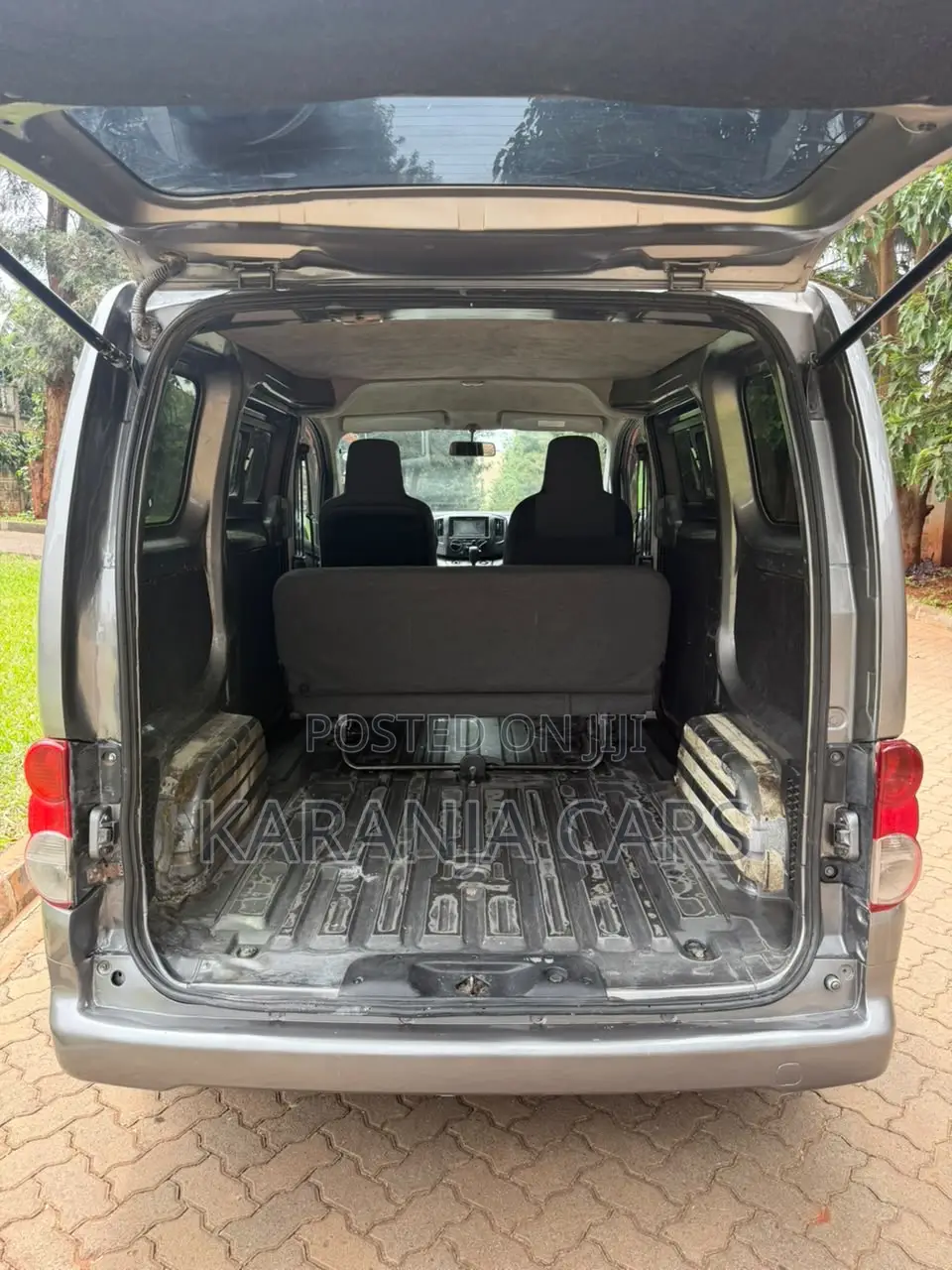 Nissan NV200 2012