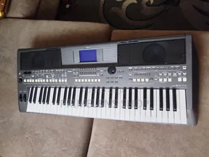 Yamaha PSR 670