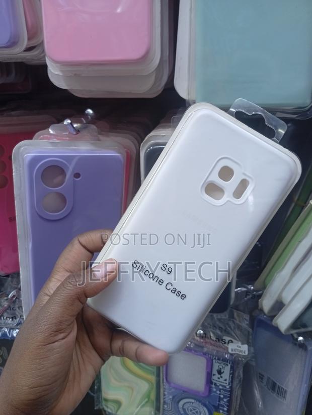 White Samsung Galaxy S9 Silicone Cover - thumbnail 2