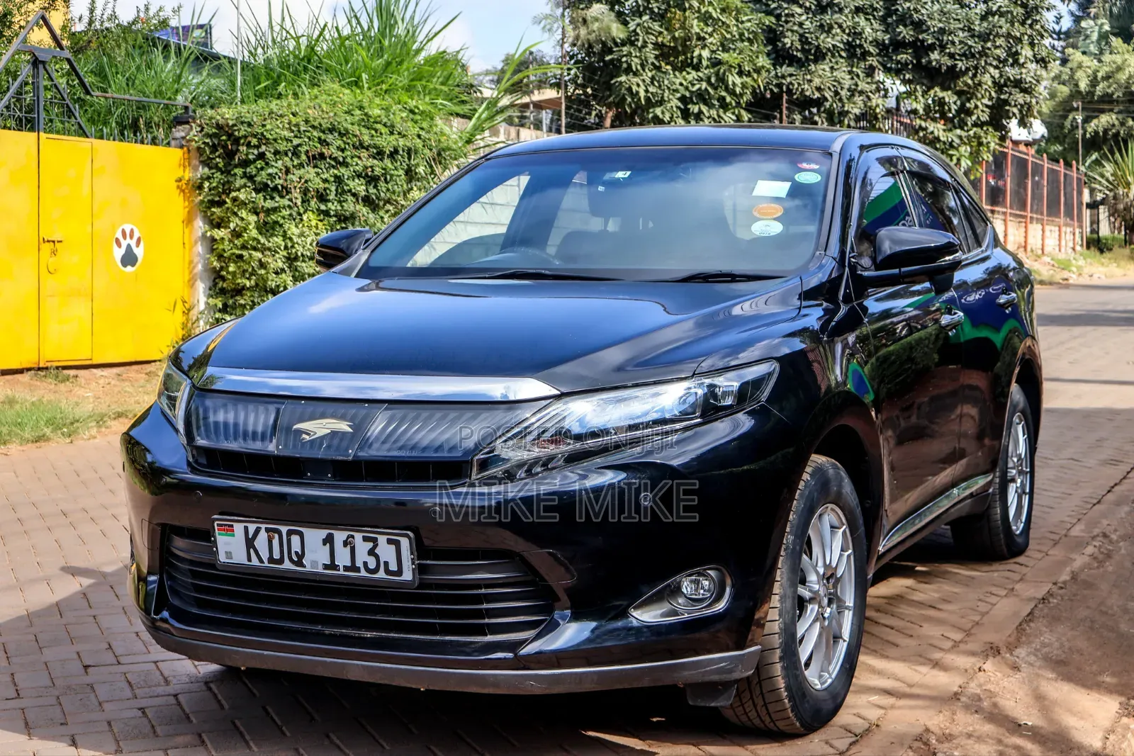 Toyota Harrier 2.0 2017 Black