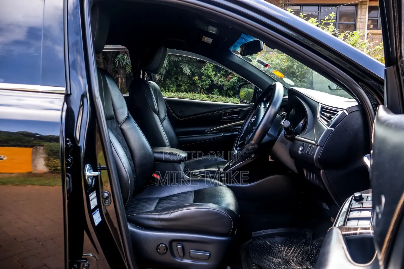 Toyota Harrier 2.0 2017 Black