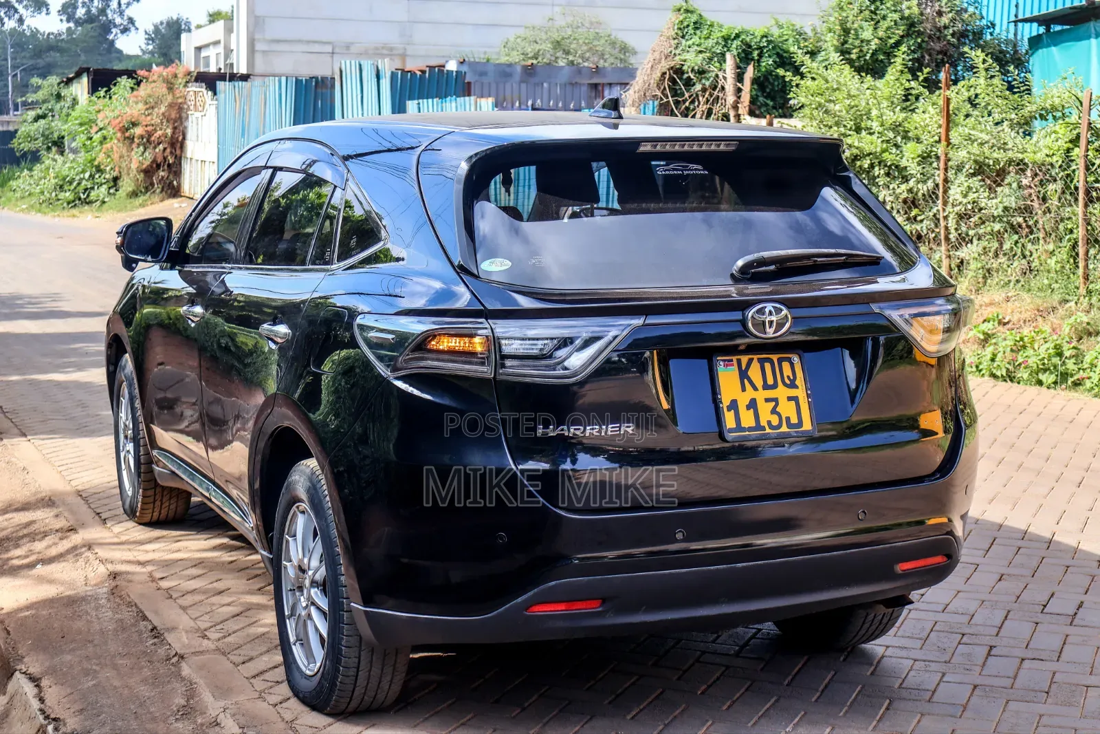 Toyota Harrier 2.0 2017 Black
