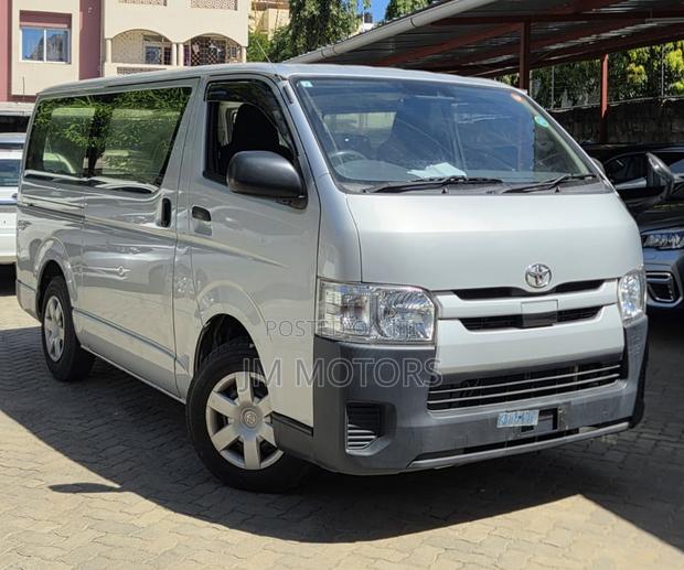 Toyota HiAce 2020 Silver - thumbnail 2