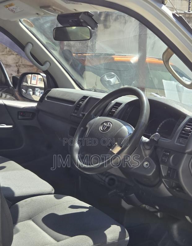Toyota HiAce 2020 Silver - thumbnail 4