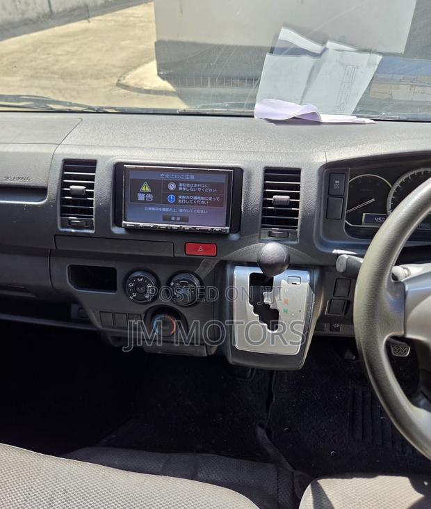 Toyota HiAce 2020 Silver - thumbnail 6