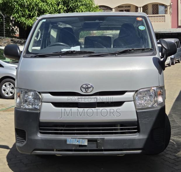 Toyota HiAce 2020 Silver - thumbnail 7