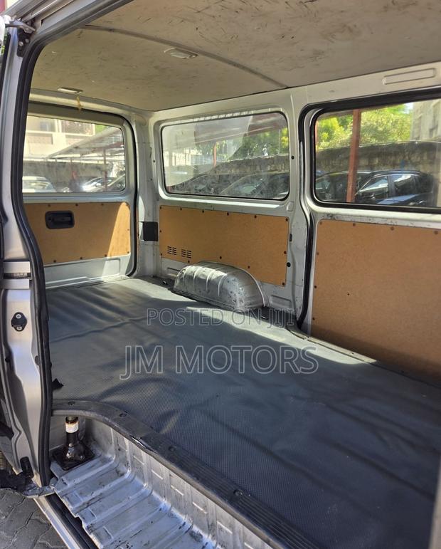 Toyota HiAce 2020 Silver - thumbnail 9