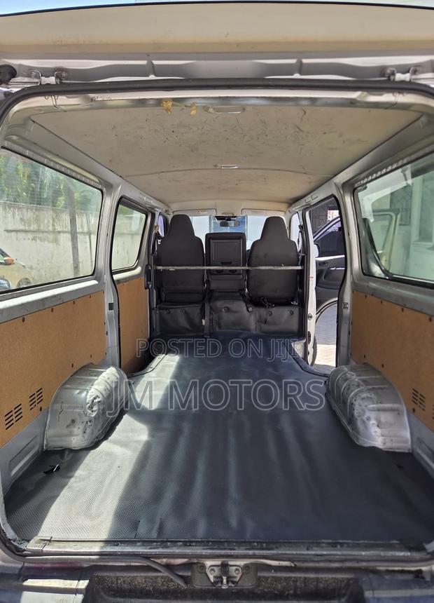 Toyota HiAce 2020 Silver - thumbnail 11