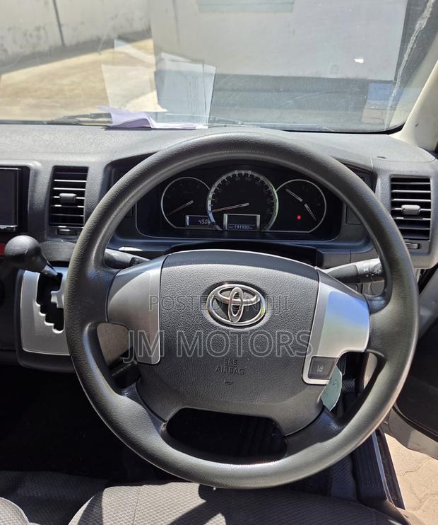 Toyota HiAce 2020 Silver - thumbnail 12