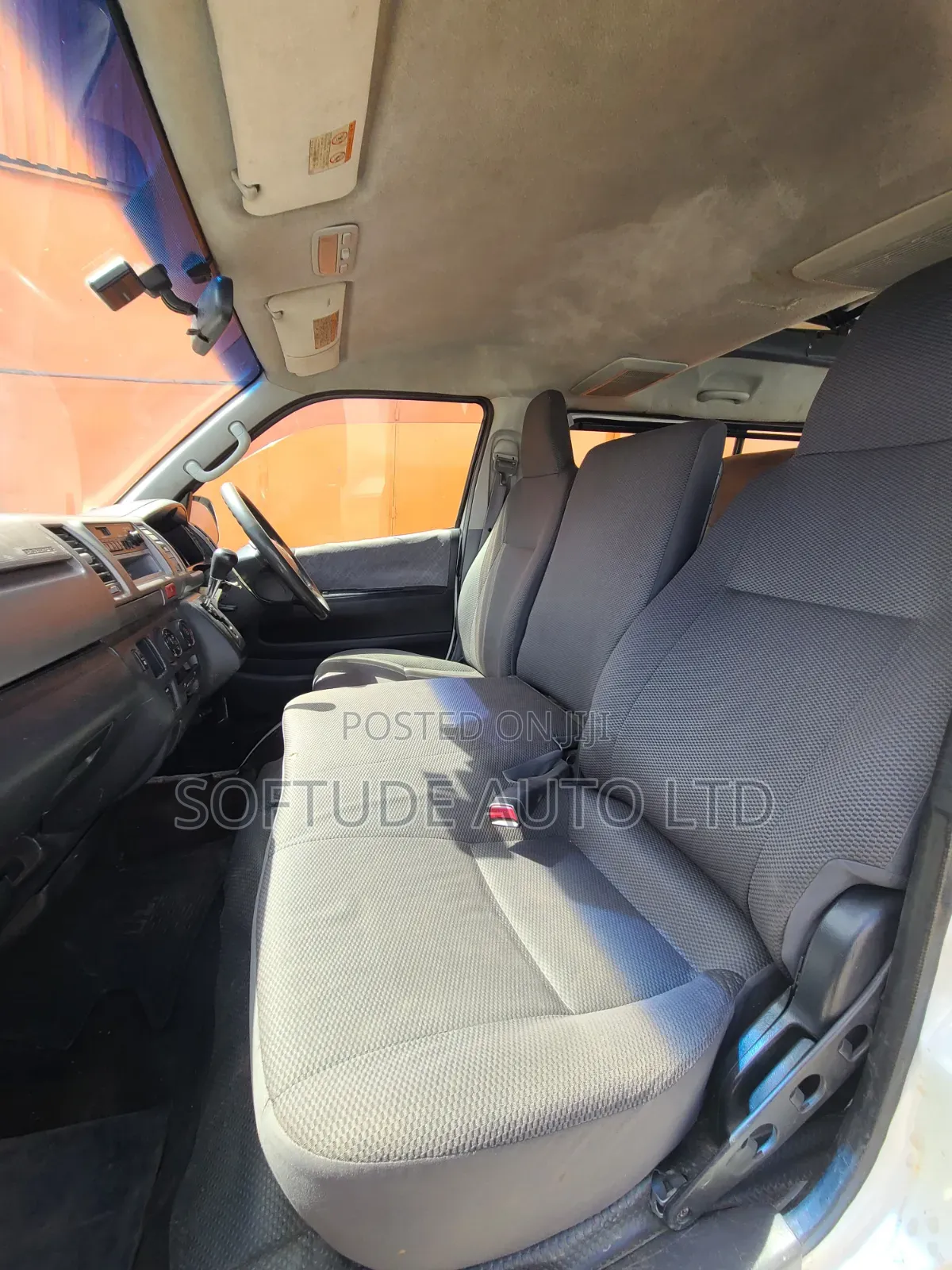 Toyota HiAce 2009 White
