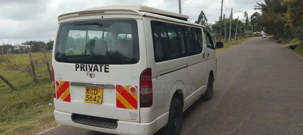 Toyota HiAce 2009 White - thumbnail 4