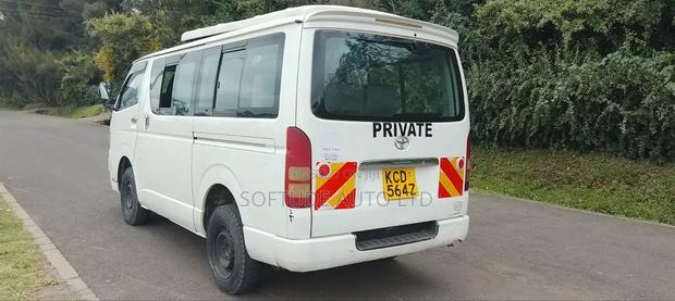 Toyota HiAce 2009 White - thumbnail 3
