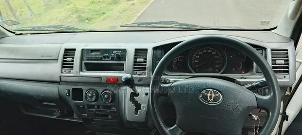 Toyota HiAce 2009 White - thumbnail 5