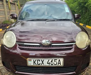 Toyota Sienta 2012 Maroon