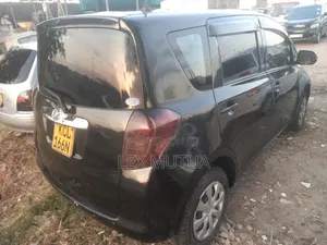 Toyota Ractis 2009 Brown