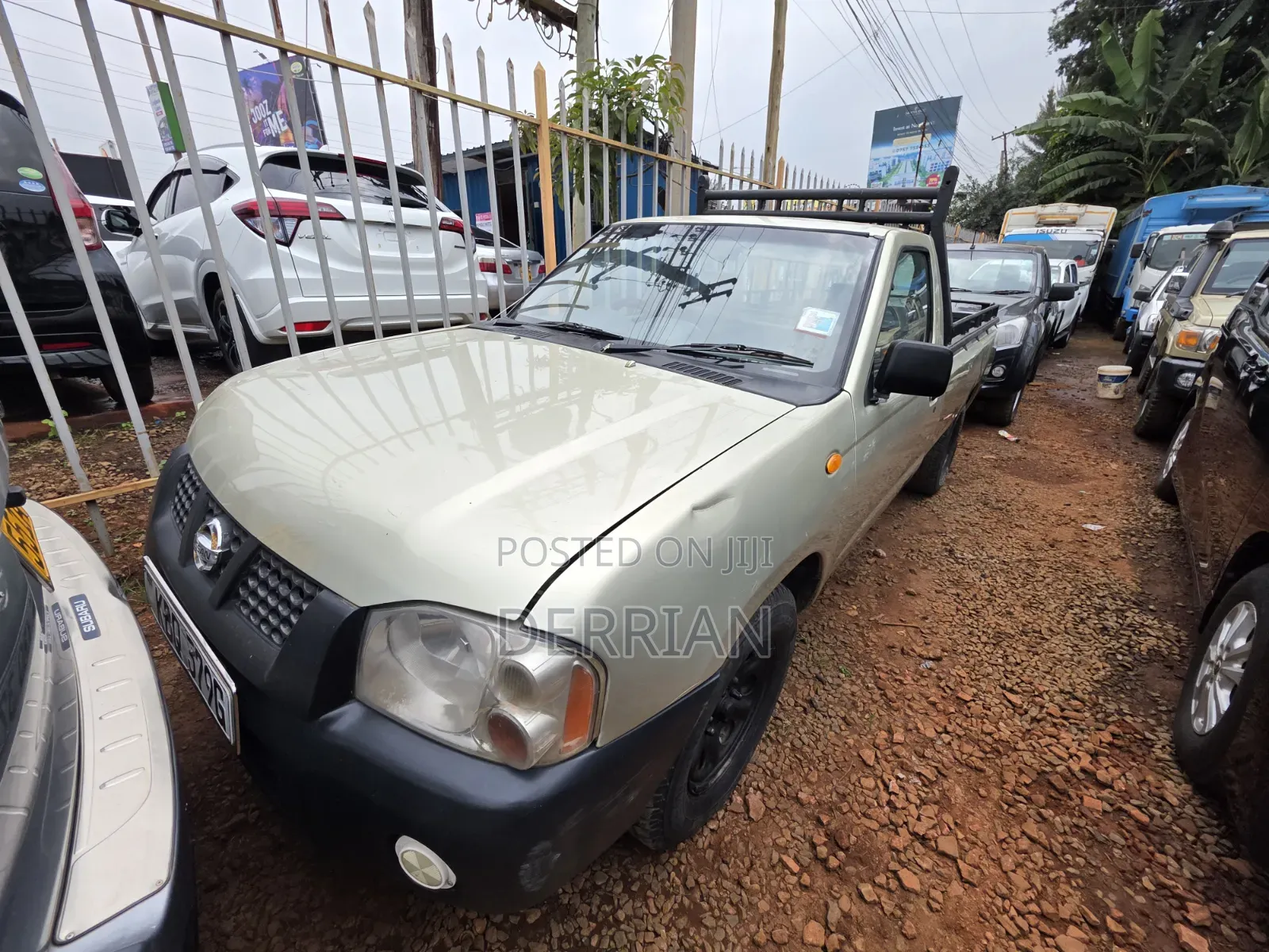 Nissan NP300 2011 Gray