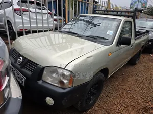 Nissan NP300 2011 Gray