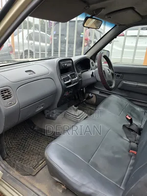 Nissan NP300 2011 Gray