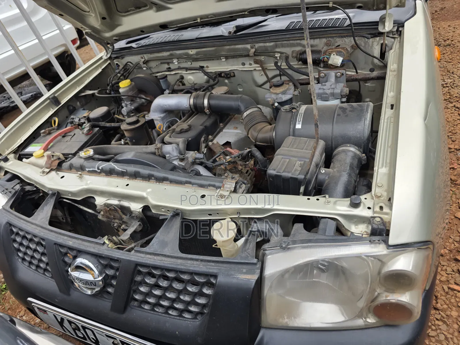 Nissan NP300 2011 Gray