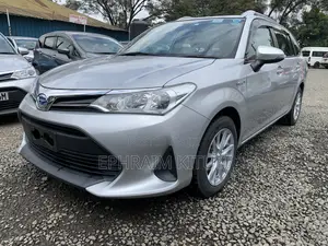 Toyota Corolla Fielder 2018 Silver