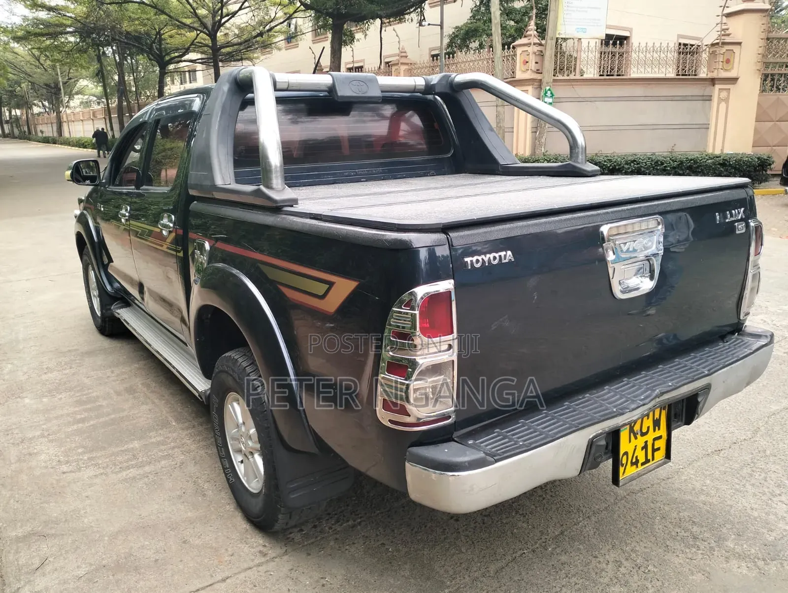 Toyota Hilux 2013 Blue