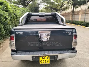Toyota Hilux 2013 Blue