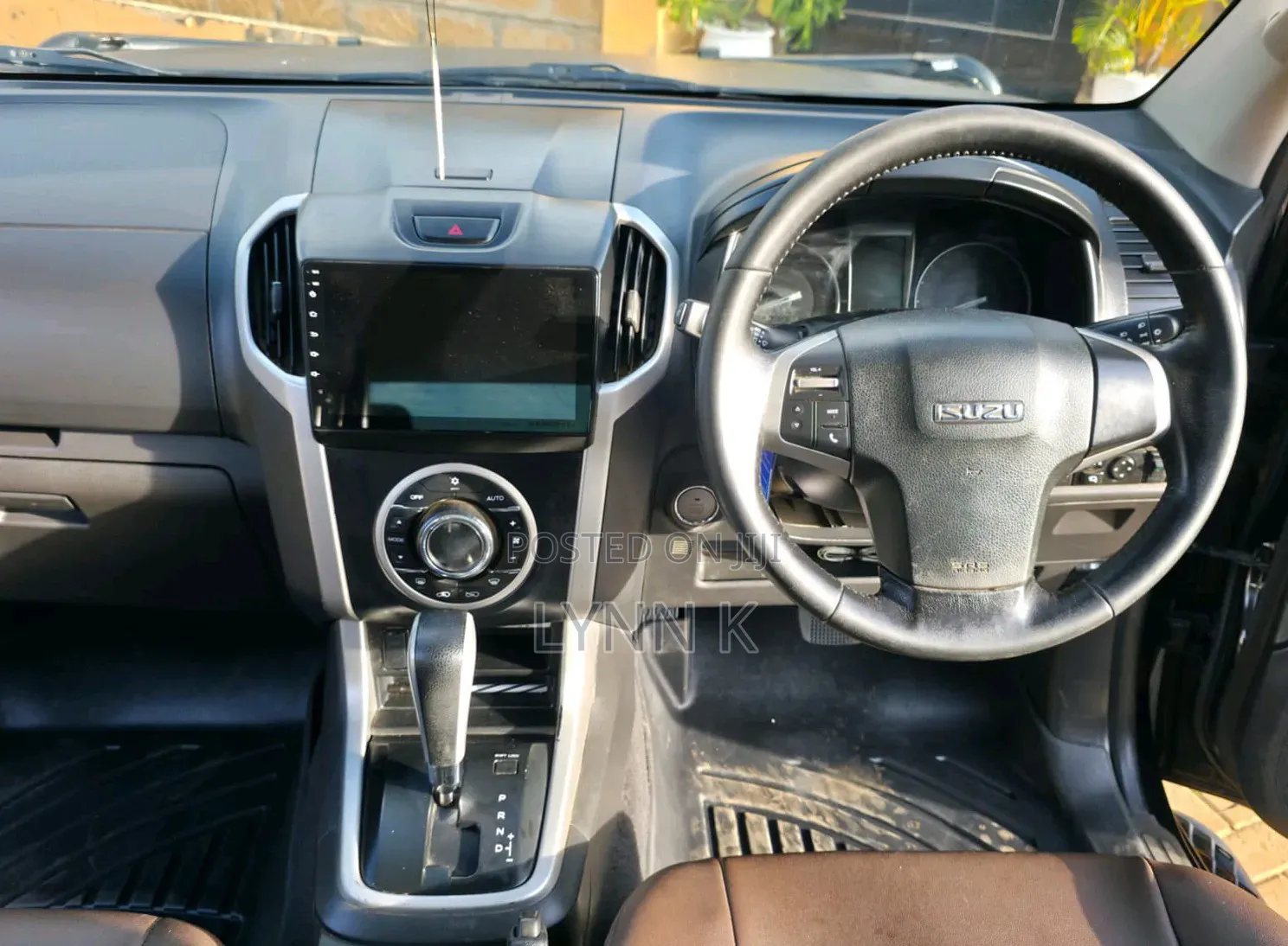 Isuzu D-MAX 2015 Black