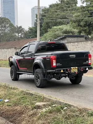 Isuzu D-MAX 2015 Black