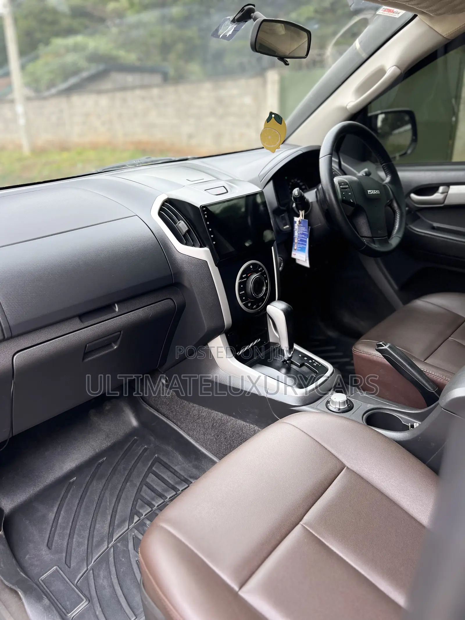 Isuzu D-MAX 2015 Black