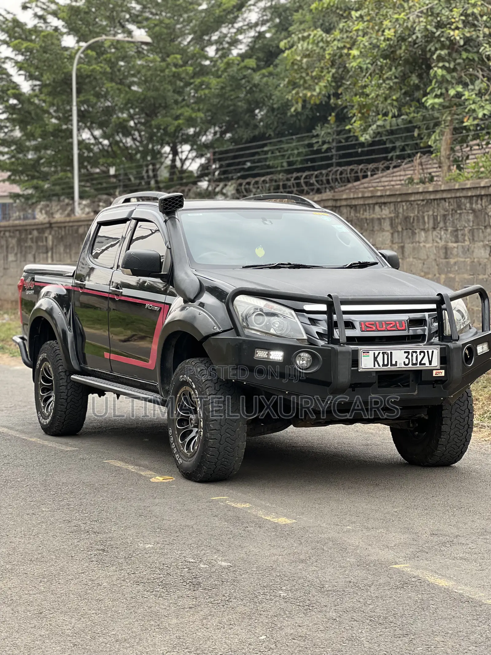 Isuzu D-MAX 2015 Black