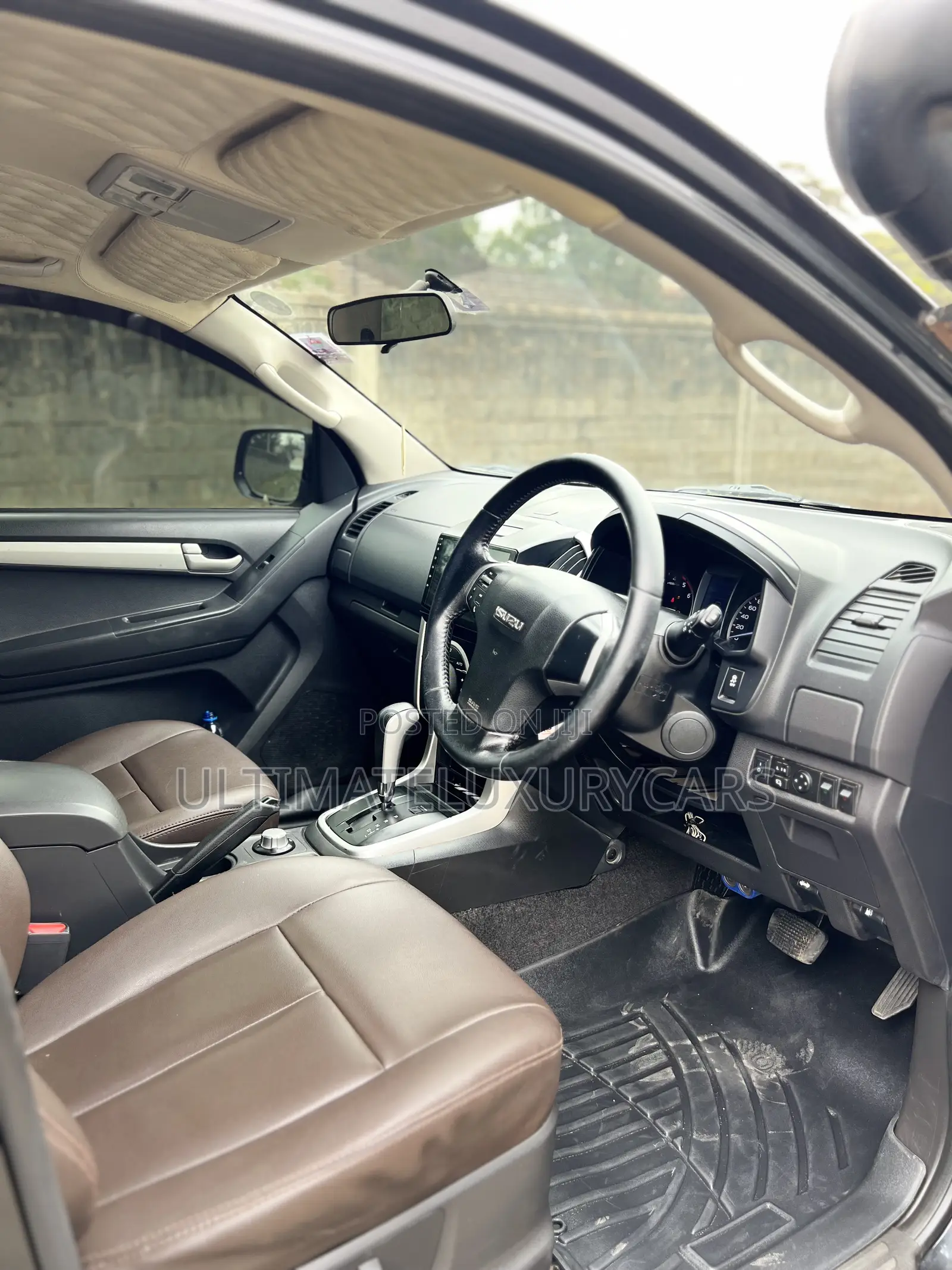 Isuzu D-MAX 2015 Black