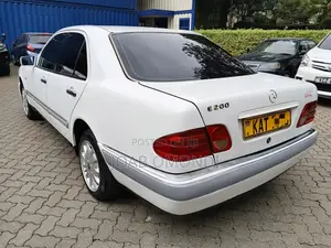 Mercedes-Benz E200 1997 White