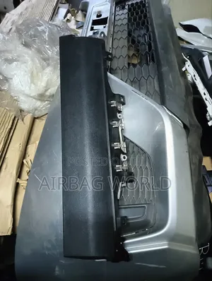 Knee Airbag V8 Passenger