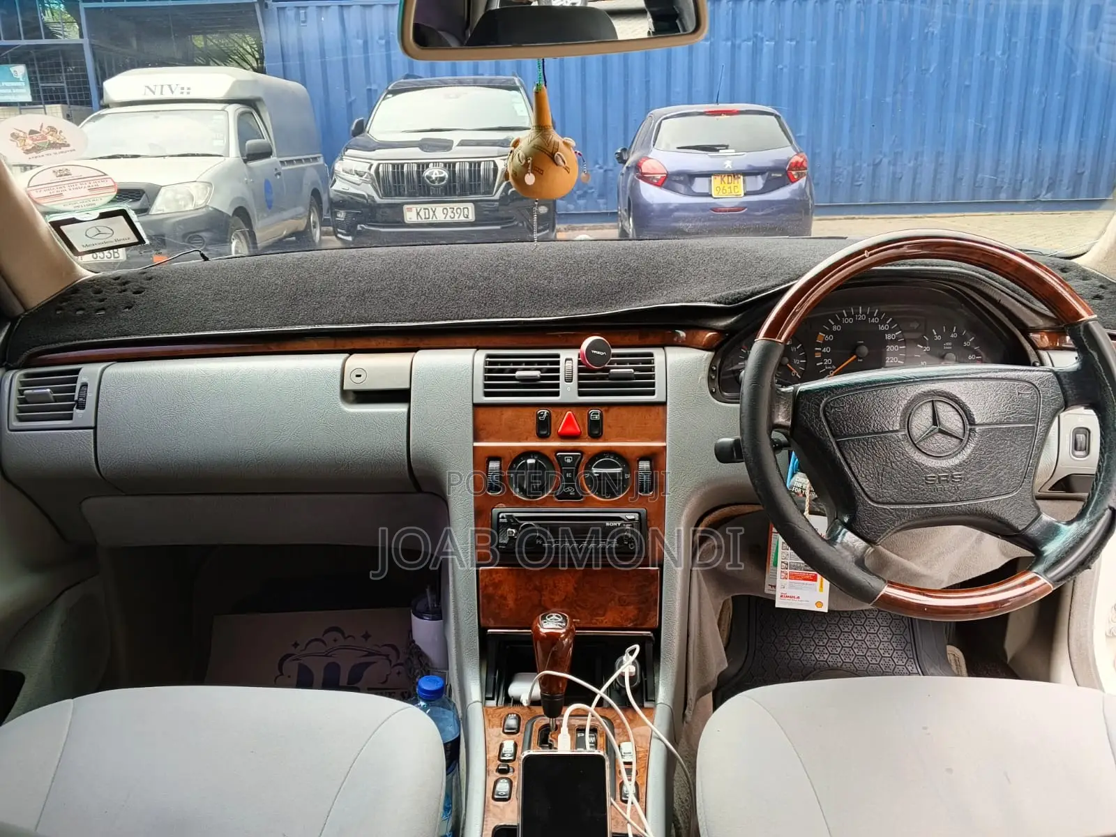 Mercedes-Benz E200 1997 White