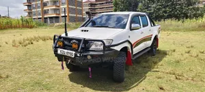 Toyota Hilux 2011 White