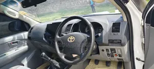 Toyota Hilux 2011 White