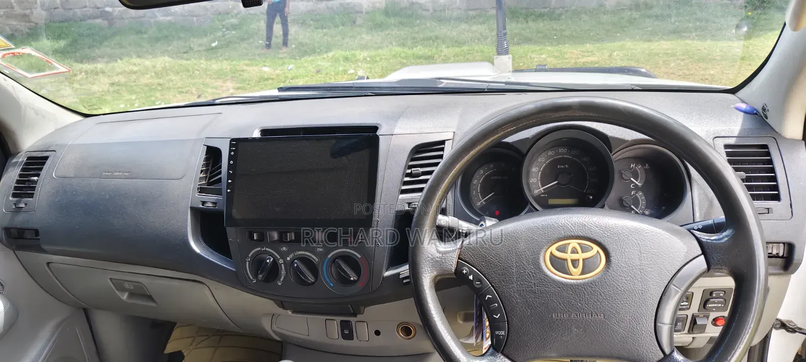 Toyota Hilux 2011 White