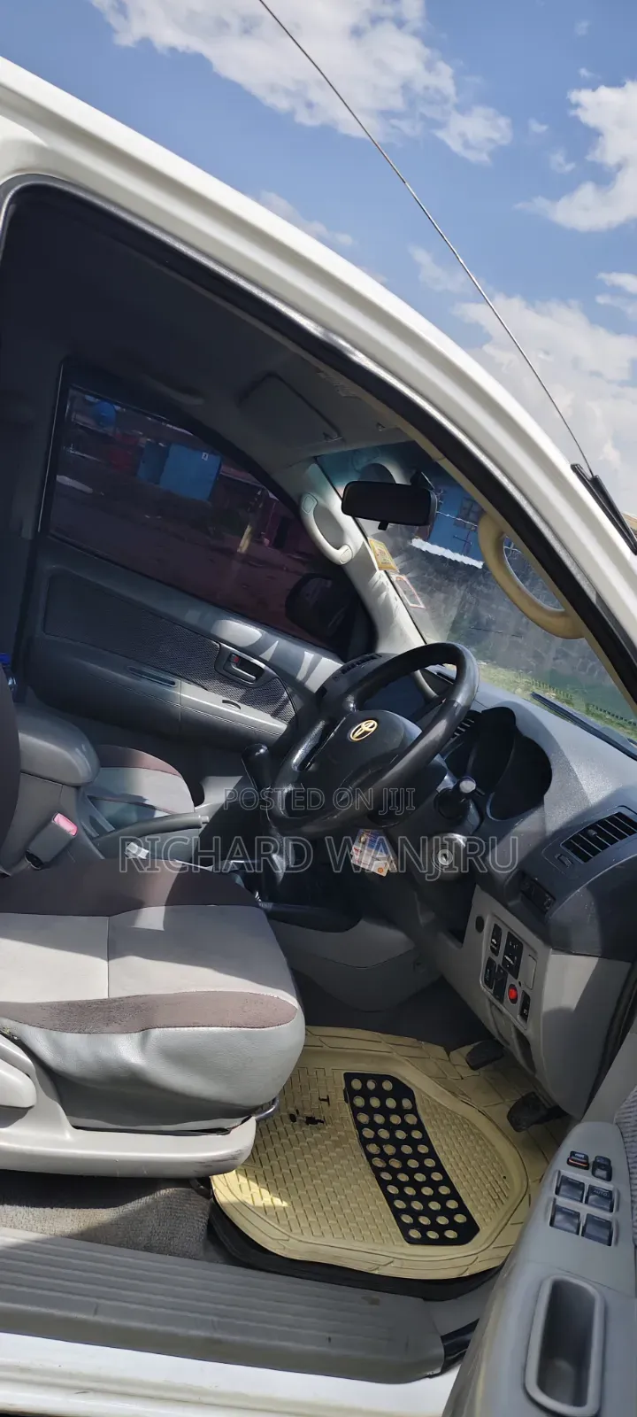Toyota Hilux 2011 White