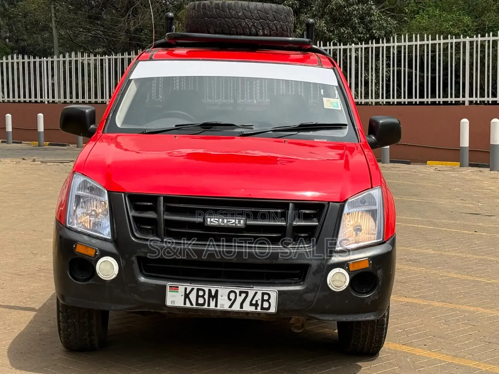 Isuzu D-MAX 2010 Red