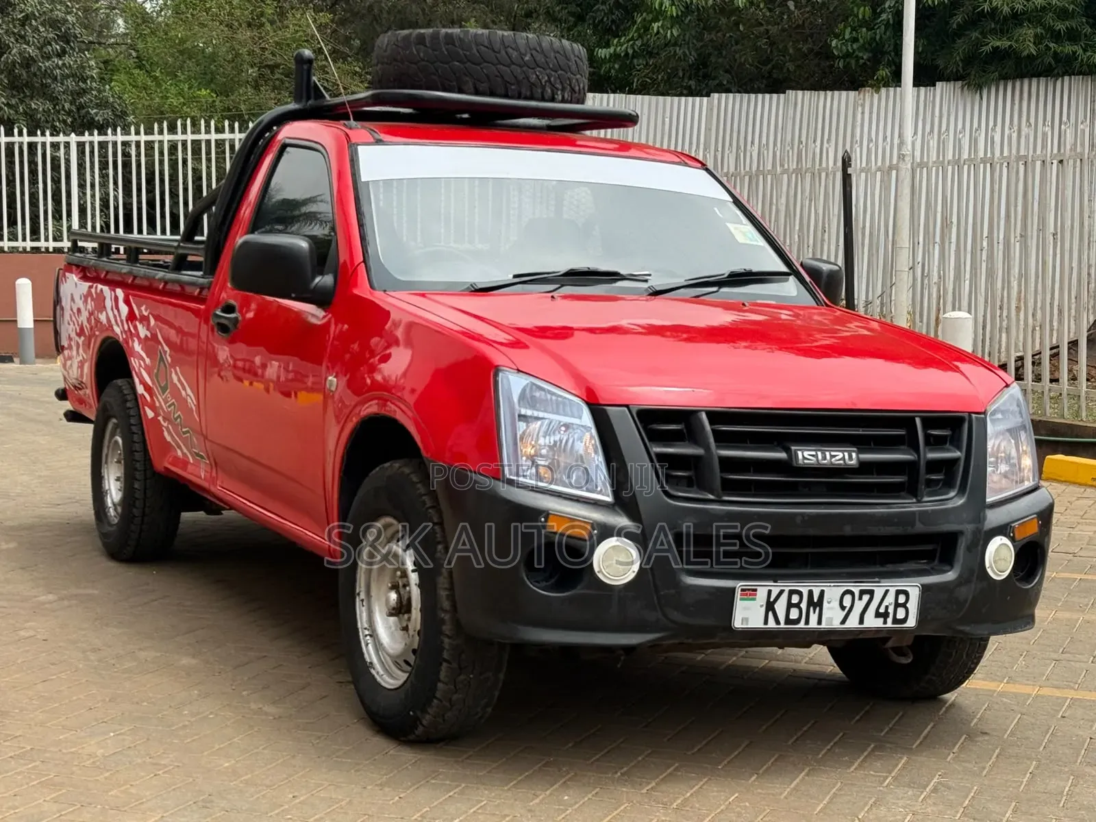 Isuzu D-MAX 2010 Red