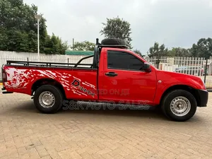 Isuzu D-MAX 2010 Red