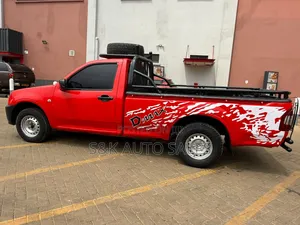 Isuzu D-MAX 2010 Red