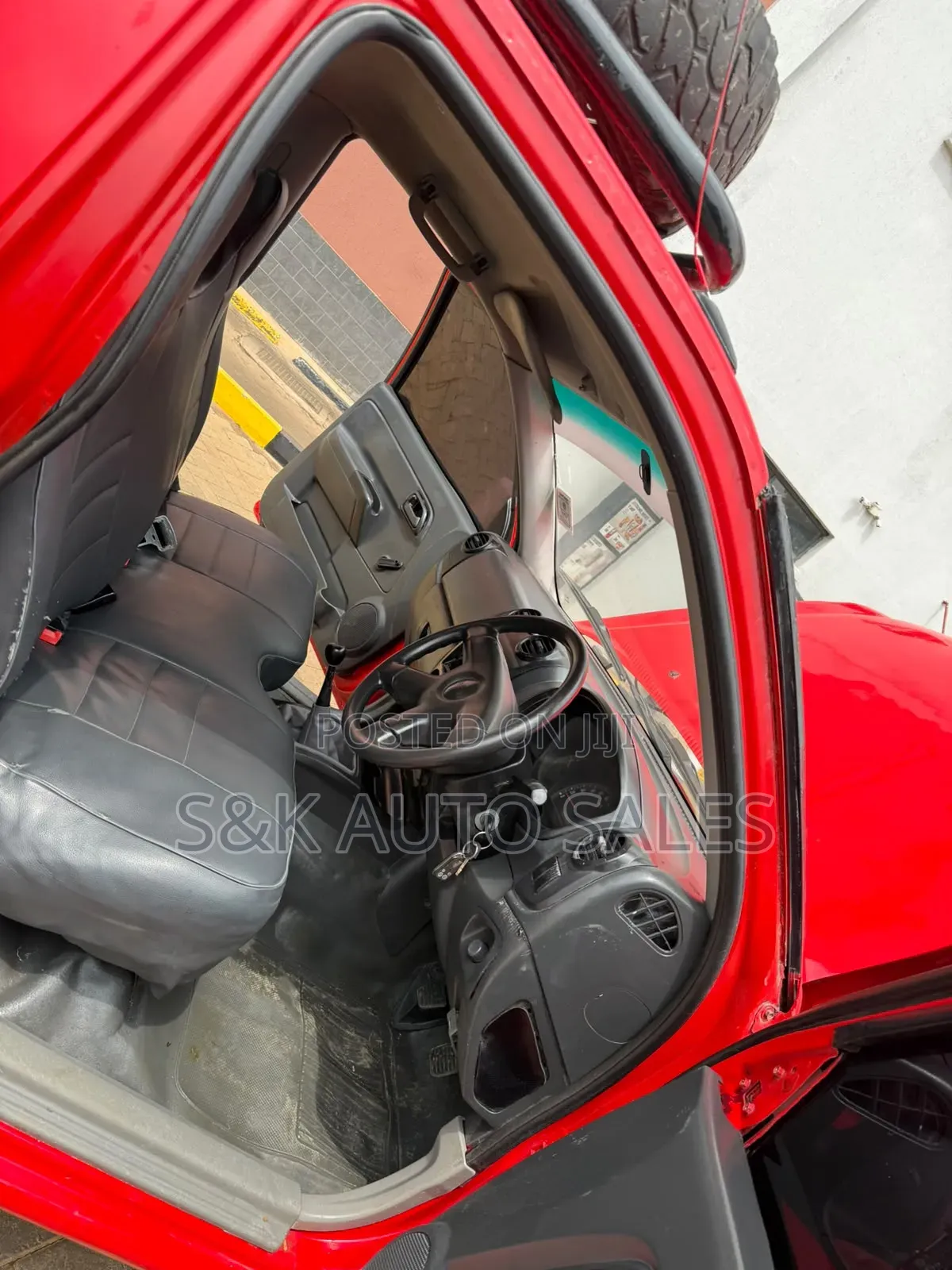Isuzu D-MAX 2010 Red