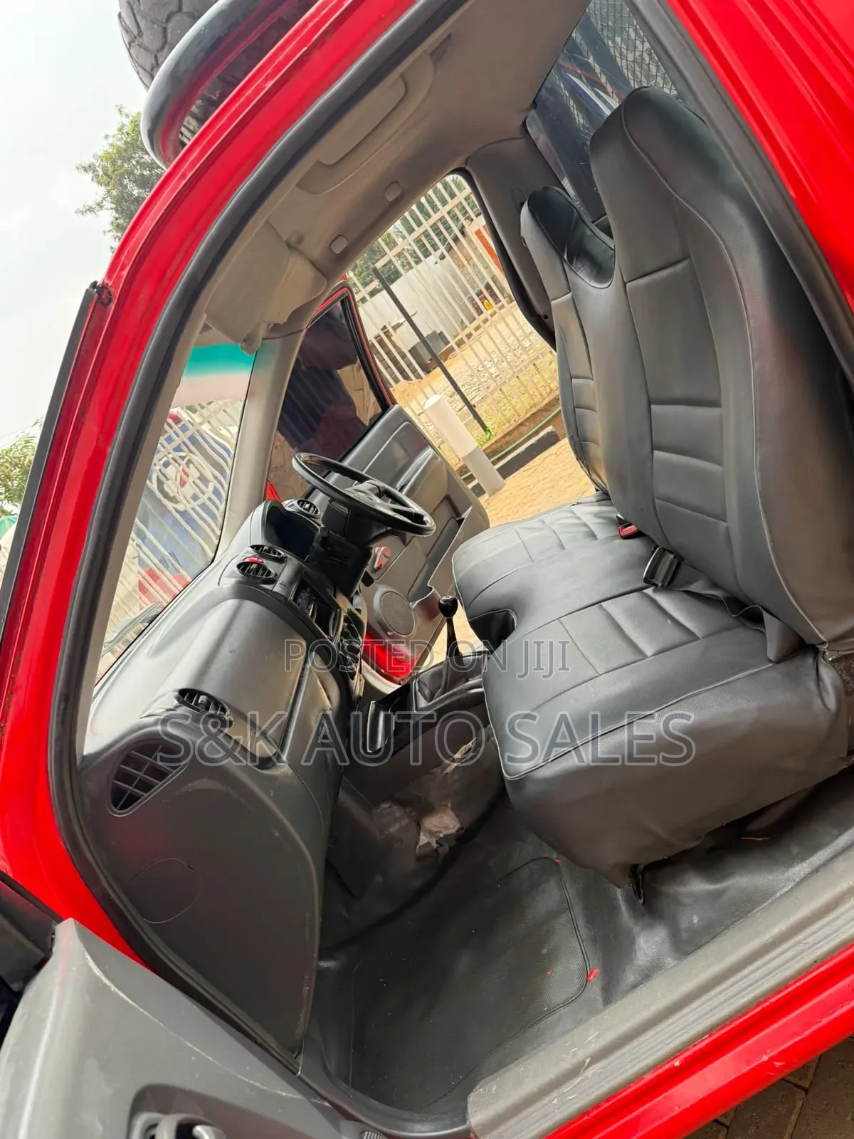 Isuzu D-MAX 2010 Red