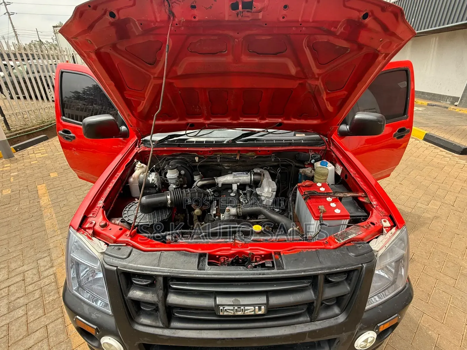 Isuzu D-MAX 2010 Red