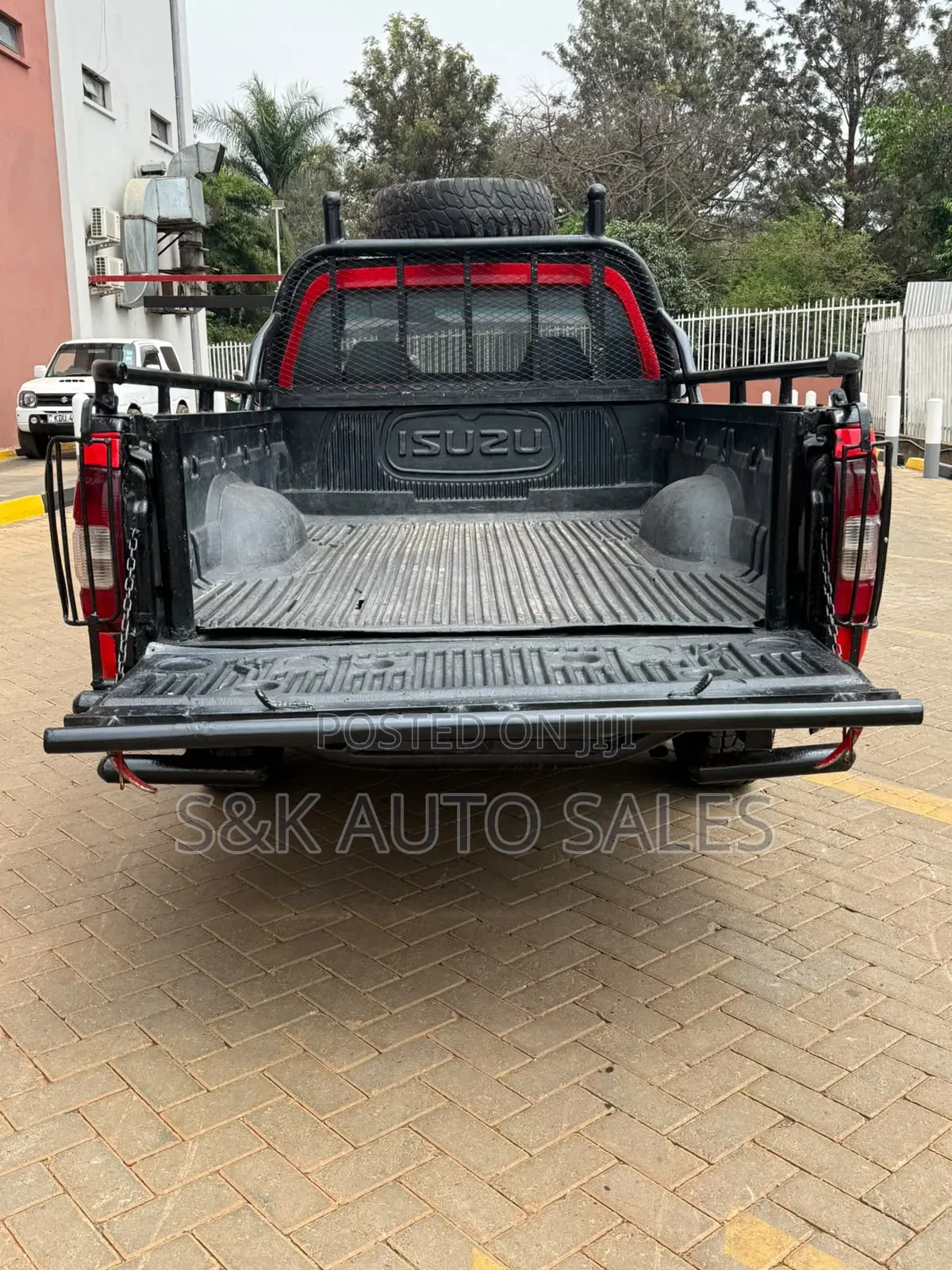 Isuzu D-MAX 2010 Red
