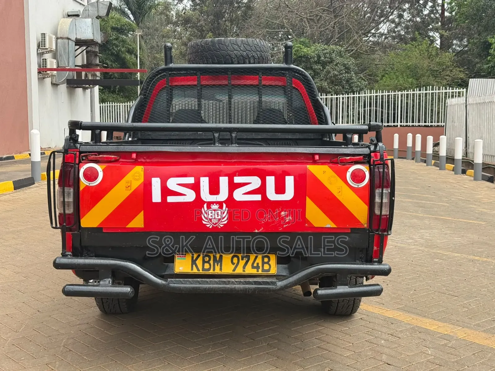 Isuzu D-MAX 2010 Red