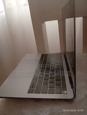 Laptop Apple MacBook Pro 2017 16GB Intel Core i5 SSHD (Hybrid) 256GB