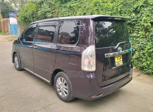 Toyota Voxy 2012 Maroon